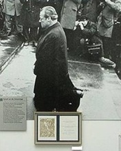 Datei:Willy Brandt, Warschau 1970.jpg